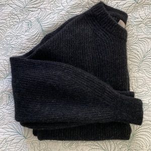 Everlane • The Alpaca Sweater in Heathered Black Size L